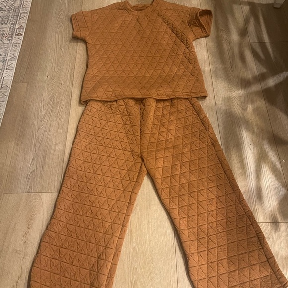 Women’s size 2 XL burnt orange quilted top and wide leg bottom, boutique. - Picture 1 of 7